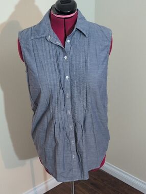 Bass | Sleeveless Chambray Pintuck Button-Front Top - Blue